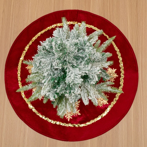 Red Christmas Tree Skirt Gold Sequin Snowflake Polyester Festive Floor Mat Decor American Style Luxurious Holiday Accessory