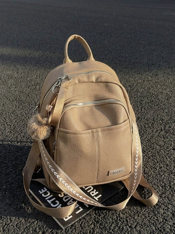 Sac à Dos Femme en Cuir PU à Motif Litchi Avec Pendentif Boule de Fourrure et Sangle Tissée Multi Poches Mode Décontractée