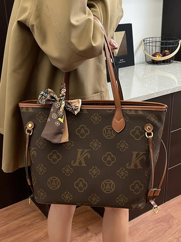 Vintage Monogram Tote Bag Grote Capaciteit Vrouwen Kunstleer Schoudertas Met Satijnen Sjaal Decor Woon-werkverkeer Dagelijks Handtas