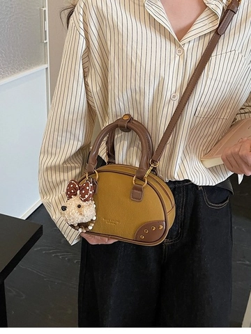Borsa Boston da Donna in Pelle PU Retrò Patchwork Grana Litchi Borsa a Tracolla Con Charm in Peluche e Rivetti per l'Uso Quotidiano