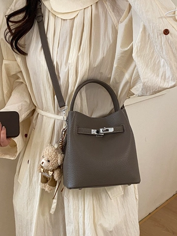 Minimalist Litchi Pattern PU Leather Bucket Bag For Women Retro Metal Lock Shoulder Crossbody Bag With Cute Bear Pendant