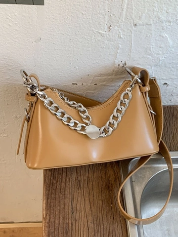 Trendige Damen Umhängetasche Aus PU-Leder Kleine Nische Unterarmtasche Mit Silberner Metallkette Einfarbig Knödelform Tasche