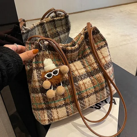 Bolso Tote de Tweed a Cuadros Vintage para Mujer Bolso de Hombro a Cuadros de Gran Capacidad Con Colgante de Peluche Bolso de Diario