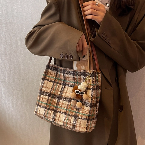 Bolso Tote de Tweed a Cuadros Vintage para Mujer Bolso de Hombro a Cuadros de Gran Capacidad Con Colgante de Peluche Bolso de Diario