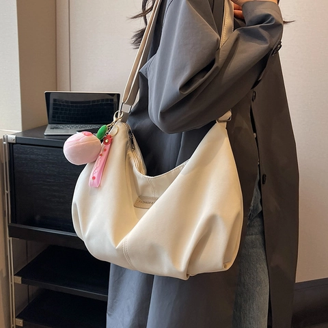Large Capacity Nylon Hobo Bag For Women Pleated Dumpling Crossbody Shoulder Bag With Peach Plush Charm Casual Daily Travel Satchel