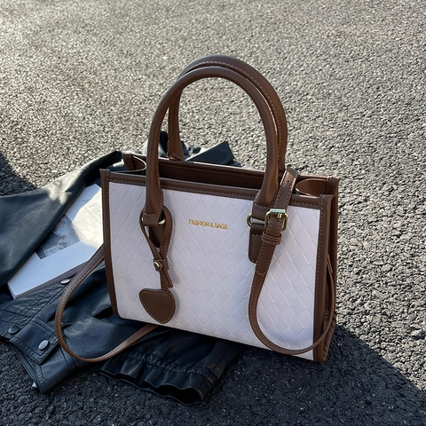 Borsa Tote da Donna in Pelle PU di Grande Capacità Trapuntata a Rombi Borsa a Tracolla Con Ciondolo a Cuore Pendolare