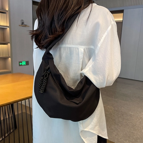 Bolso de Hombro de Nailon para Mujer Gran Capacidad Media Luna Color Sólido Casual Bandolera Con Tirador de Cremallera Trenzado