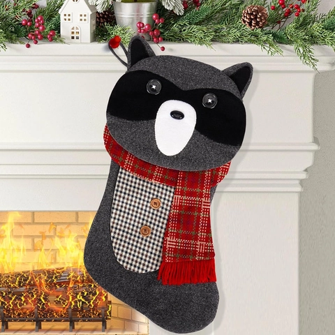 Calza di Natale 3D a Forma di Procione Fatta a Mano in Feltro Sciarpa Scozzese Bottoni Decorativi Borsa Regalo da Appendere