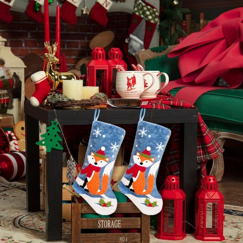 Blau Plüsch Fuchs Weihnachtsstrumpf Mit Schal Schneeflocke Stickerei Hängen Xmas Socke Für Kamin Feiertag Haus Party Deko