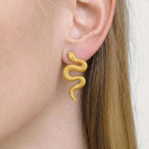 Vintage Snake Stud Earrings Gold Plated Stainless Steel Textured Scale Design Hypoallergenic Retro Fashion Jewelry