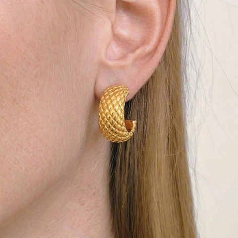 C-Shaped Hoop Earrings For Women Stainless Steel 18K Gold Plated Lattice Diamond Pattern Waterproof Hypoallergenic