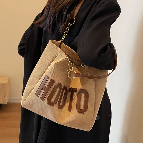 Damen Cord Tote Bag Große Kapazität Buchstaben Patch Casual Schultertasche Retro Pendler Handtasche Kette Spleißen Gurt