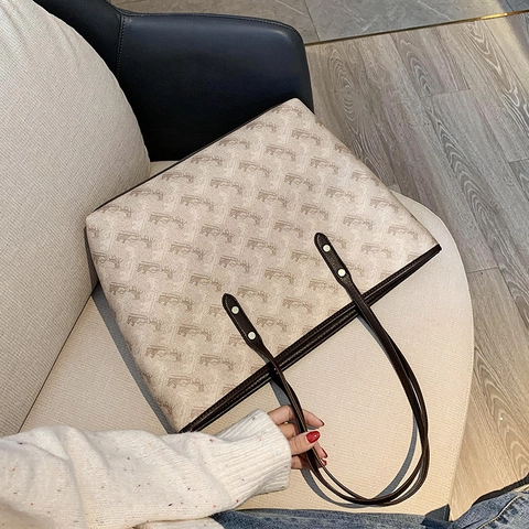 Damen Vintage Pferdekutschen Monogramm Tote Bag Große Kapazität PU Leder Umhängetasche Retro Pendeln Handtasche Mit Nieten