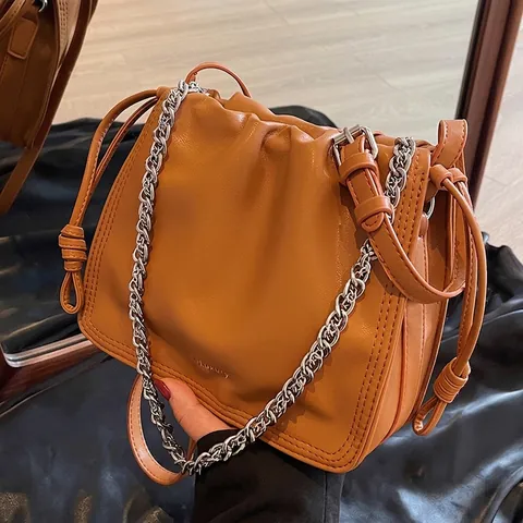 Fashion Women Bucket Bag Pleated PU Leather Crossbody Bag Retro Shoulder Bag With Silver Chain Drawstring Casual Handbag