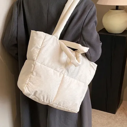 Dames Grote Capaciteit Puffer Tote Bag Gewatteerde Glanzende Polyester Schoudertas Voor Dagelijks Woon werkverkeer Stijlvolle Handtas