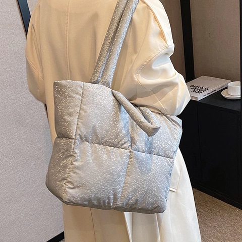 Dames Grote Capaciteit Puffer Tote Bag Gewatteerde Glanzende Polyester Schoudertas Voor Dagelijks Woon werkverkeer Stijlvolle Handtas
