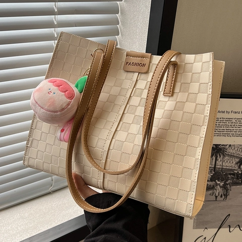 Borsa Tote da Donna Grande Capacità Pelle PU Trama a Scacchi Borsa a Tracolla Con Ciondolo Pesca in Peluche Casual