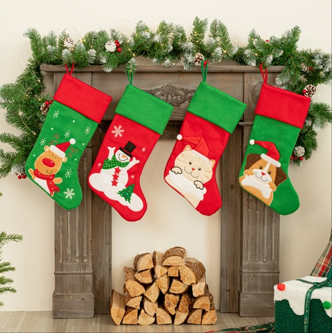 Calcetines de Navidad de Dibujos Animados Rojo Verde Fieltro Apliques Gato Perro Muñeco de Nieve Reno Decoración Colgante Para Chimenea