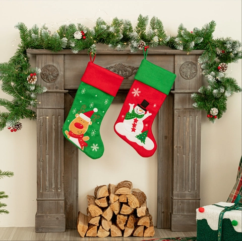 Calcetines de Navidad de Dibujos Animados Rojo Verde Fieltro Apliques Gato Perro Muñeco de Nieve Reno Decoración Colgante Para Chimenea
