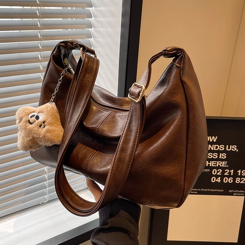Damen Vintage PU Leder Schultertasche Große Kapazität Hobo Tasche Mit Stern Plüsch Anhänger Vielseitige Umhängetasche