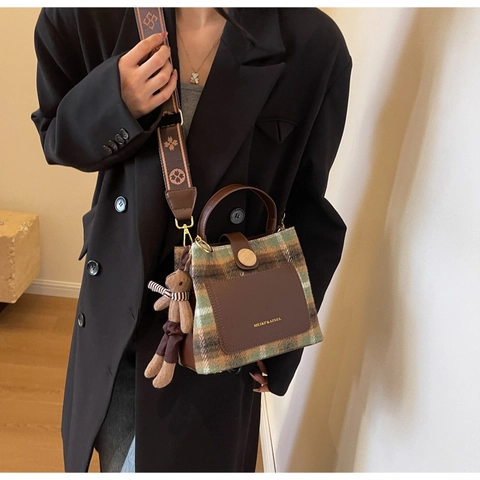 Women Retro British Style Checkered Tweed Splicing PU Leather Bucket Bag Fashion Crossbody Shoulder Bag With Rabbit Pendant