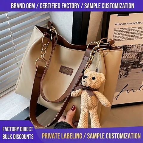Bolso Tote de Cuero PU de Gran Capacidad para Mujer Bolso de Hombro Vintage en Color de Contraste Con Cadena y Colgante de Oso Desmontable Bolso de Viaje Diario