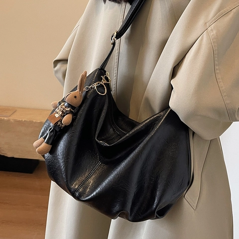 Large Capacity Women Hobo Bag Pleated PU Leather Retro Niche Design Shoulder Crossbody Bag With Rabbit Charm