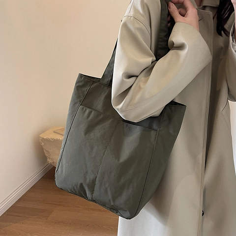 Borsa Tote in Nylon Grande Capacità da Donna Minimalista Tinta Unita Borsa a Tracolla Versatile per Pendolarismo e Viaggi