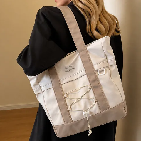 Borsa Tote in Nylon di Grande Capacità per Donna Casual Pendolarismo Borsa a Tracolla con Coulisse D-Ring Colore a Contrasto Elegante