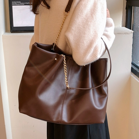 Large Capacity Women Tote Bag Retro PU Leather Shoulder Bag With Gold Metal Chain Strap Casual Commuting Handbag