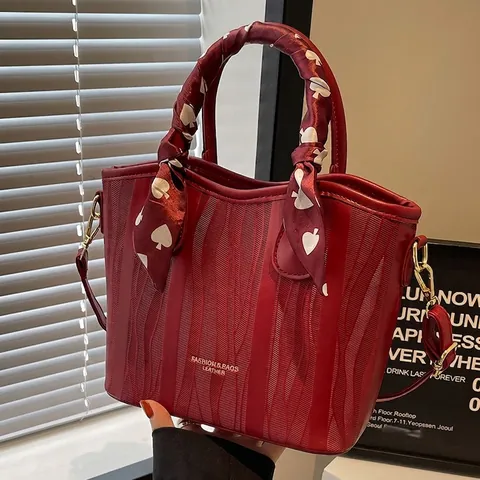 Borsa a Mano da Donna in Pelle PU con Texture a Onde e Manico in Sciarpa Borsa a Tracolla Rossa Nera Elegante Tote da Ufficio