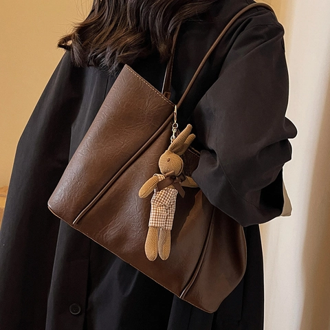 Women Retro PU Leather Large Capacity Tote Bag With Cute Bunny Pendant Casual Commuter Shoulder Bag Solid Color Handbag