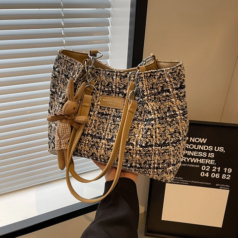 Women Large Capacity Tweed Tote Bag Vintage Plaid Handbag With Rabbit Pendant Chain Strap Fashion Commuter Shoulder Bag