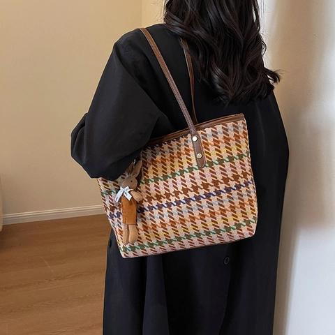 Vintage Hahnentritt Karierte Wollene Tragetasche Für Damen Große Kapazität Schultertasche Mit Plüsch Hasen Anhänger Alltagstasche