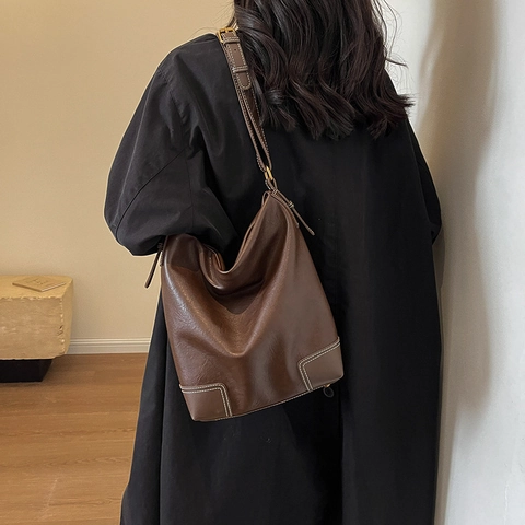 Women Large Capacity PU Leather Bucket Bag Vintage Contrast Stitching Shoulder Bag Commute Crossbody Bag Fashion Handbag
