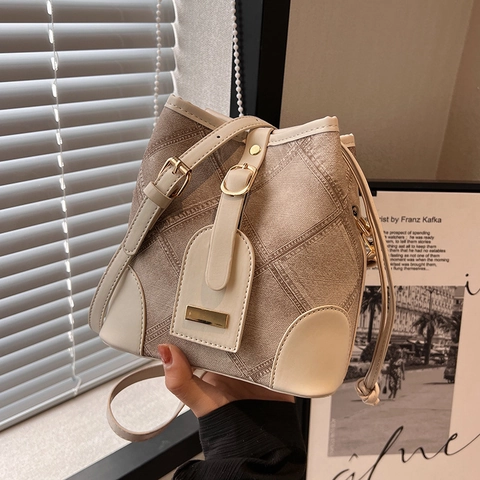 Women Fashion PU Denim Patchwork Bucket Bag Vintage Minimalist Crossbody Shoulder Bag Gold Hardware Stitching Ladies Handbag
