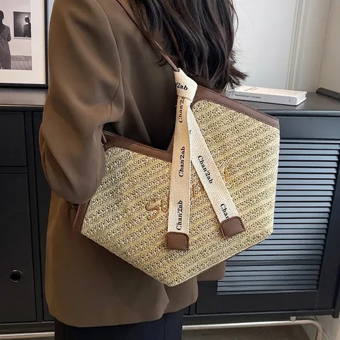 Damen Große Kapazität Stroh Gewebte Tragetasche Sommer Buchstabenstickerei Schultertasche Mit Satin-Schal PU-Leder Besatz Handtasche