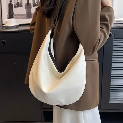 Borsa Hobo in Tela da Donna Grande Capacità Borsa a Tracolla a Mezzaluna Con Tracolla Larga Con Lettere e Catena Grossa
