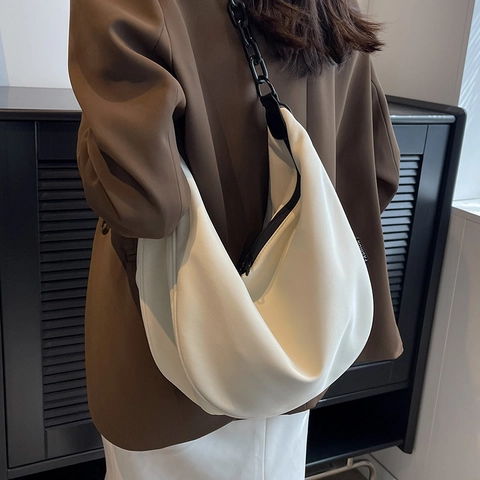 Borsa Hobo in Tela da Donna Grande Capacità Borsa a Tracolla a Mezzaluna Con Tracolla Larga Con Lettere e Catena Grossa
