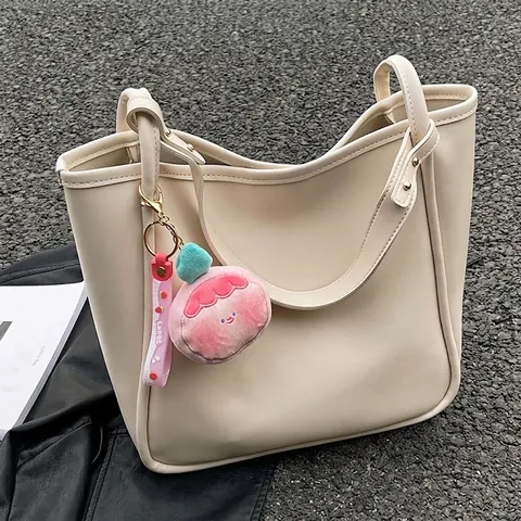 Grote Capaciteit PU Leer Vrouwen Tote Tas Mode Woon-werkverkeer Schoudertas Met Perzik Beer Hanger Student Klasse Handtas