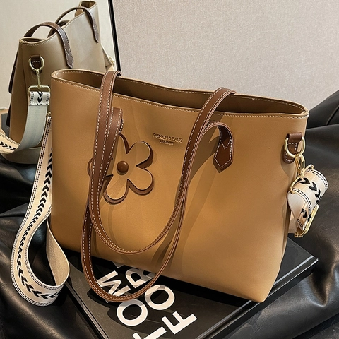 Borsa Tote Donna Grande Capacità Vintage in Pelle PU Con Ciondolo a Fiore Tracolla Larga Borsa a Spalla per Pendolari