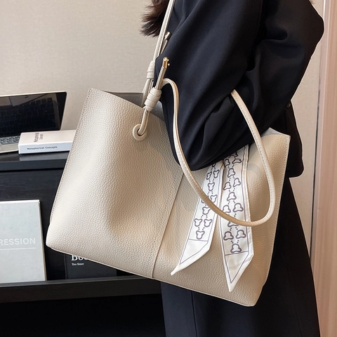 Damen Große Kapazität PU Leder Tragetasche Minimalistisch Urban Schultertasche Mit Litchikorn Muster Und Bedrucktem Satin Schal