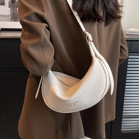 Borsa a Spalla Crescent in Pelle PU da Donna Grande Capacità Borsa a Tracolla Raviolo Con Tracolla Regolabile Hardware Dorato