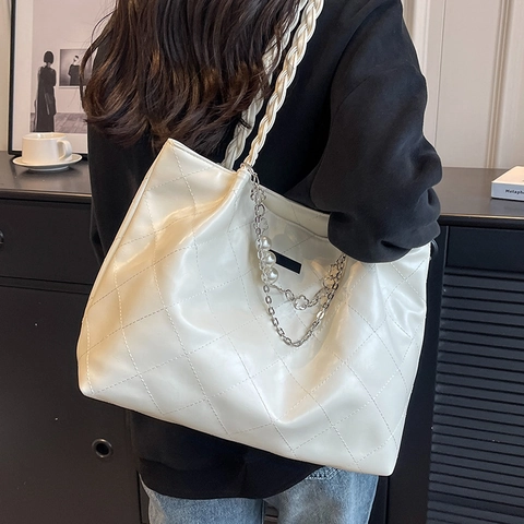 Bolso Tote Acolchado de Gran Capacidad para Mujer de Cuero PU con Asa Tejida Decoración de Cadena de Perlas Artificiales Oficina Mano