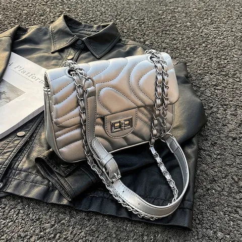 Dames Gewatteerde Kleine Vierkante Tas PU Leer Ketting Schouder Crossbody Tas Met Metalen Slot Elegante Mode Party Portemonnee