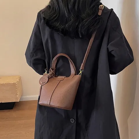 Women's Vintage Litchi Grain PU Leather Bucket Bag Fashion Crossbody Shoulder Handbag With Smiley Face Charm Casual Bag