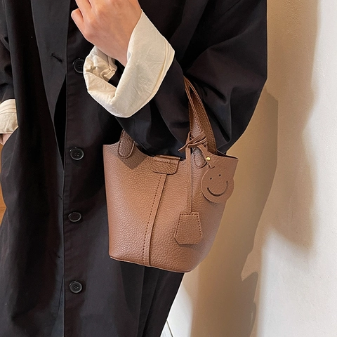 Women's Vintage Litchi Grain PU Leather Bucket Bag Fashion Crossbody Shoulder Handbag With Smiley Face Charm Casual Bag
