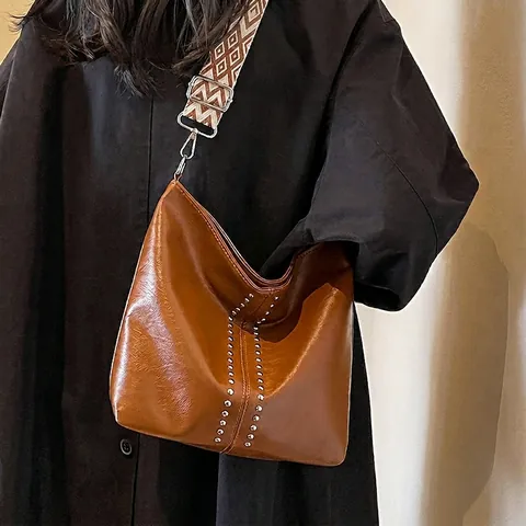 Borsa a Secchiello in Pelle PU Vintage da Donna Borsa Hobo Grande Capacità Con Decoro Borchie Tracolla Larga Motivo Geometrico Borsa a Tracolla