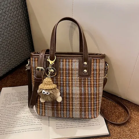 Retro Women Bucket Bag Argyle Grid PU Leather Crossbody Handbag With Plush Monster Charm Autumn Winter Shoulder Bag