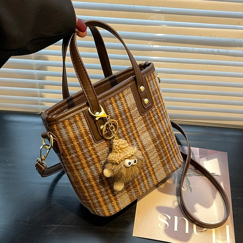 Retro Women Bucket Bag Argyle Grid PU Leather Crossbody Handbag With Plush Monster Charm Autumn Winter Shoulder Bag